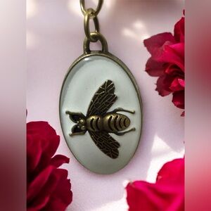 Bee Gold and white pendant necklace